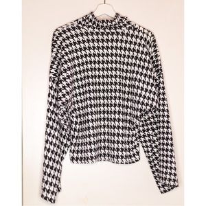 PrettyLittleThing Mono Roll Neck Oversized Sweater -M